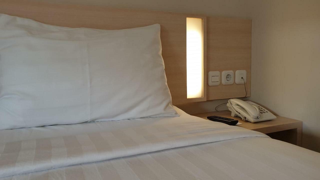 Biz Hotel City Center Ambon Ngoại thất bức ảnh